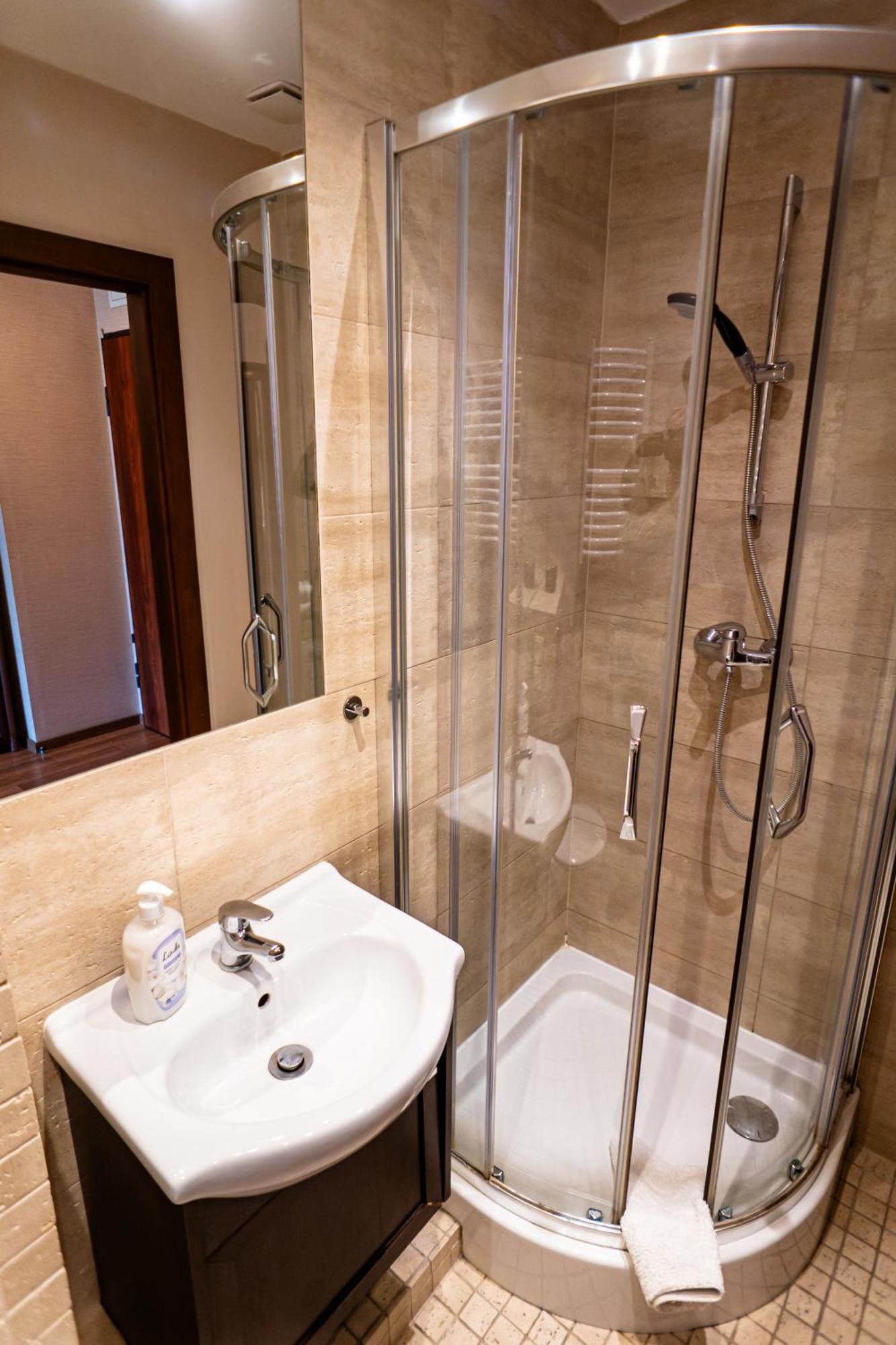 Triton Apartments Warszawa Rom bilde